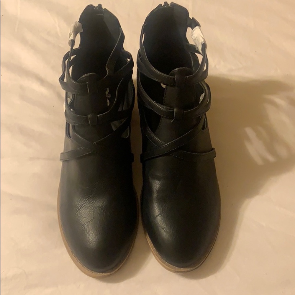 Boots - Picture 2 of 5